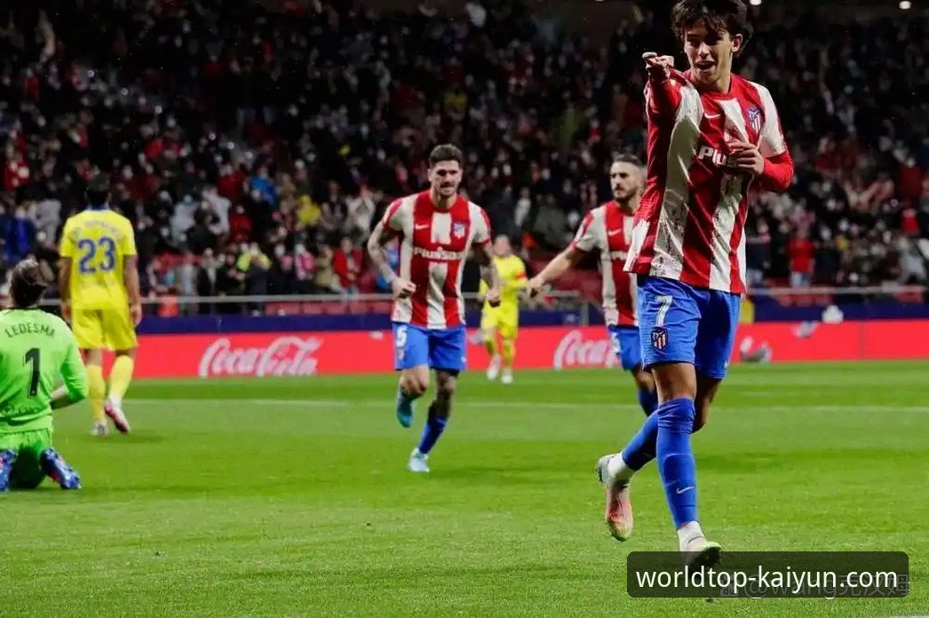 卫冕冠军的锋线折损与球迷的信息获取：传统资讯渠道 vs. 一站式体育娱乐平台体验